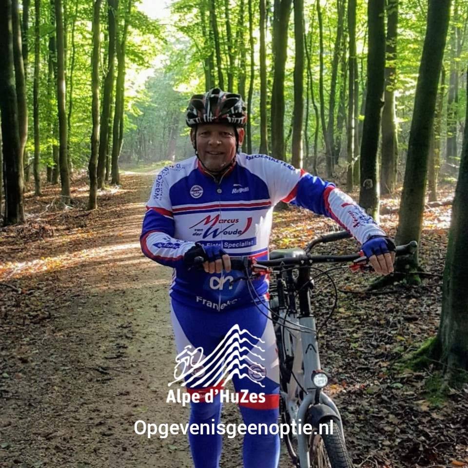 Frits traint in het bos voor Alpe d'Huzes. Opgeven is geen optie!